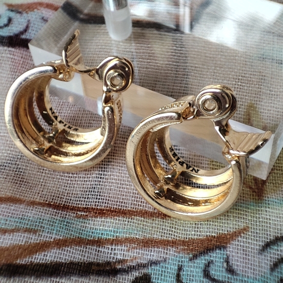 Napier Signed Clip Huggy Earrings Gold Tone Rhinestone Vintage EUC 3 Rows Huggie - Picture 6 of 14